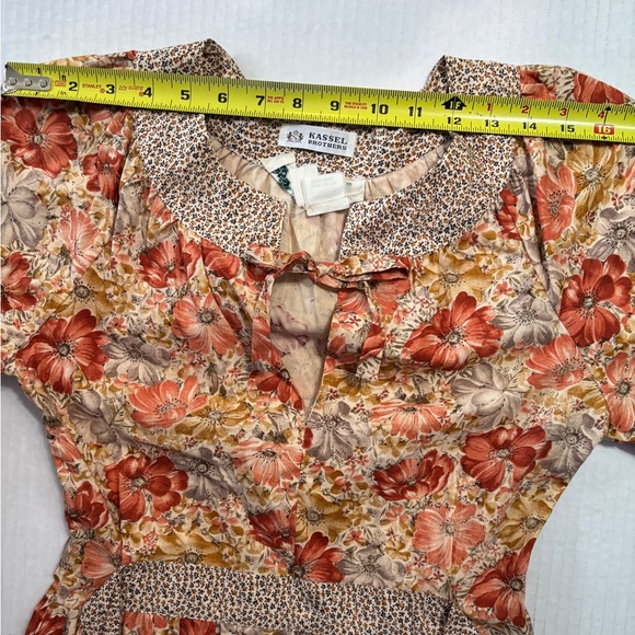 1970s BELLE FRANCE Floral Prairie Peasant Ruffle Dress
Jane Schaffhausen Size 10 - Picture 7 of 12